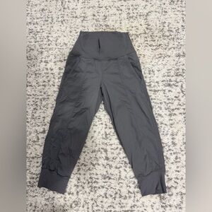 lululemon athletica Gray Capri pants -Size 4